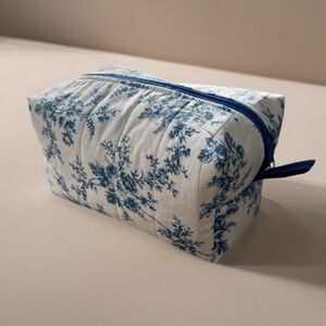 Chic Blue Floral Quilted Pouch